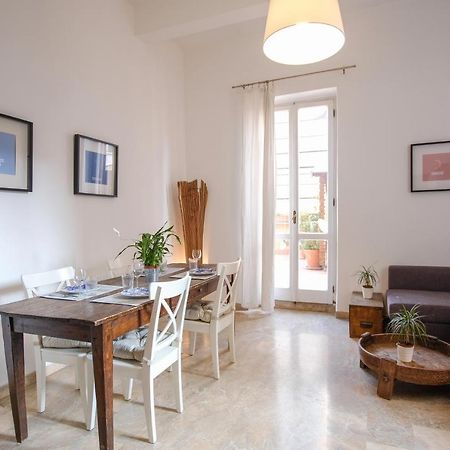 Spacious Apartment With Big Terrace At Colosseum ローマ エクステリア 写真
