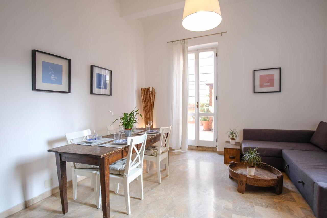 Spacious Apartment With Big Terrace At Colosseum ローマ エクステリア 写真