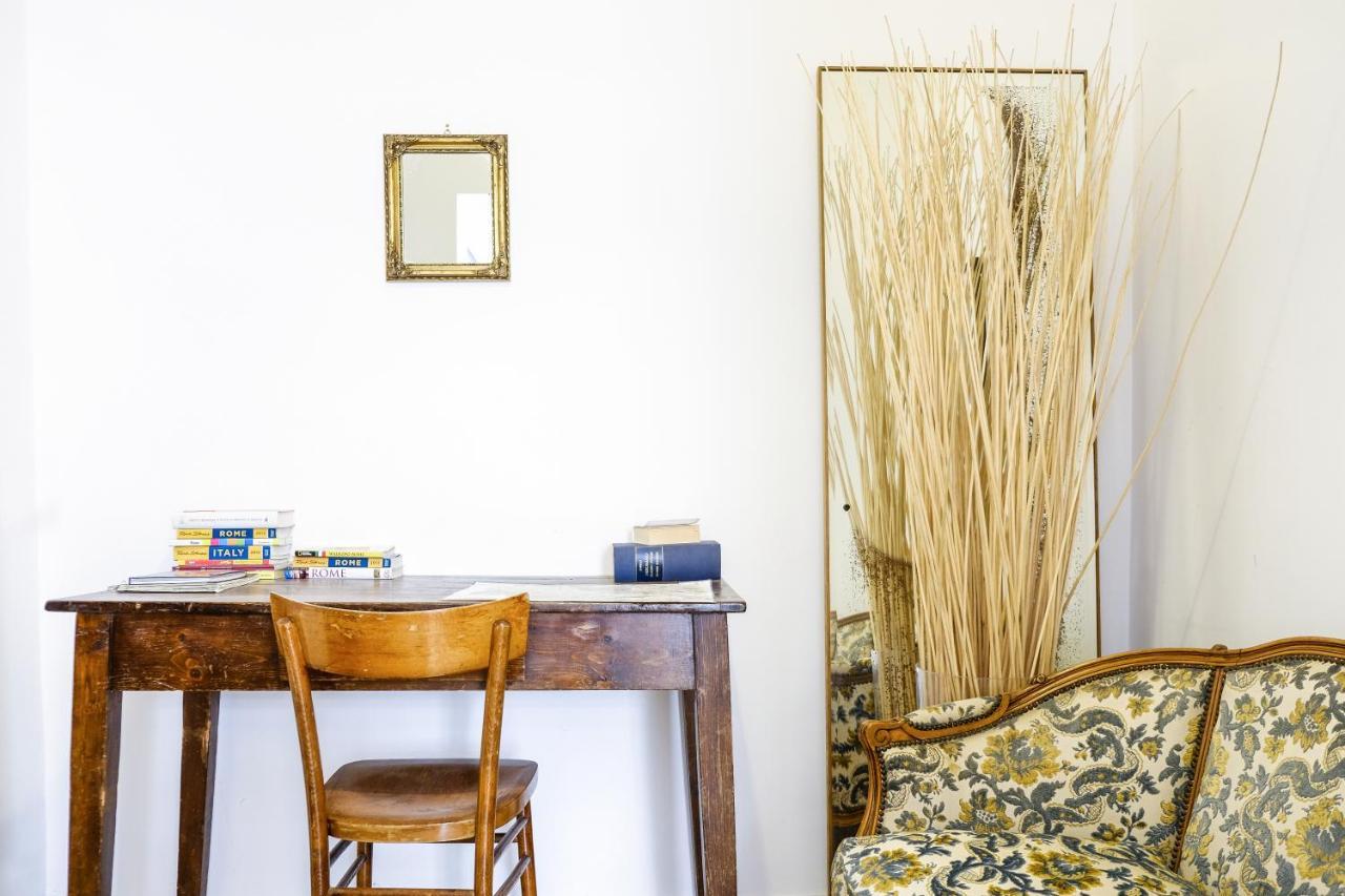 Spacious Apartment With Big Terrace At Colosseum ローマ エクステリア 写真