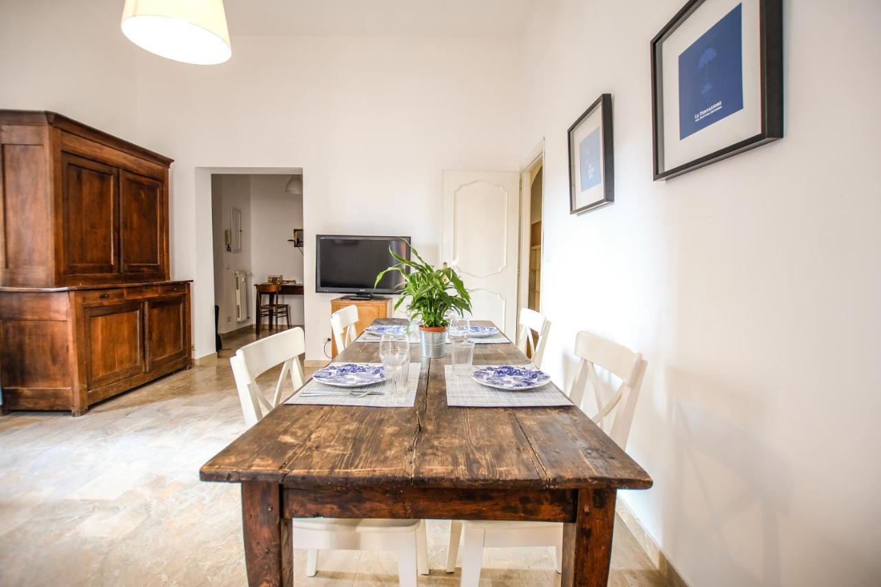 Spacious Apartment With Big Terrace At Colosseum ローマ エクステリア 写真