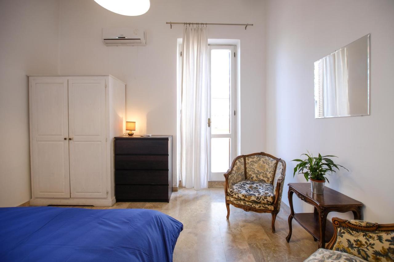 Spacious Apartment With Big Terrace At Colosseum ローマ エクステリア 写真