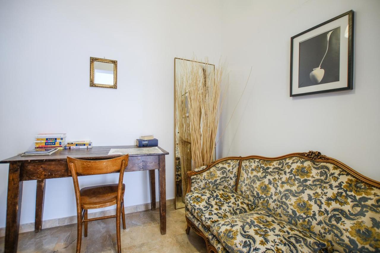 Spacious Apartment With Big Terrace At Colosseum ローマ エクステリア 写真