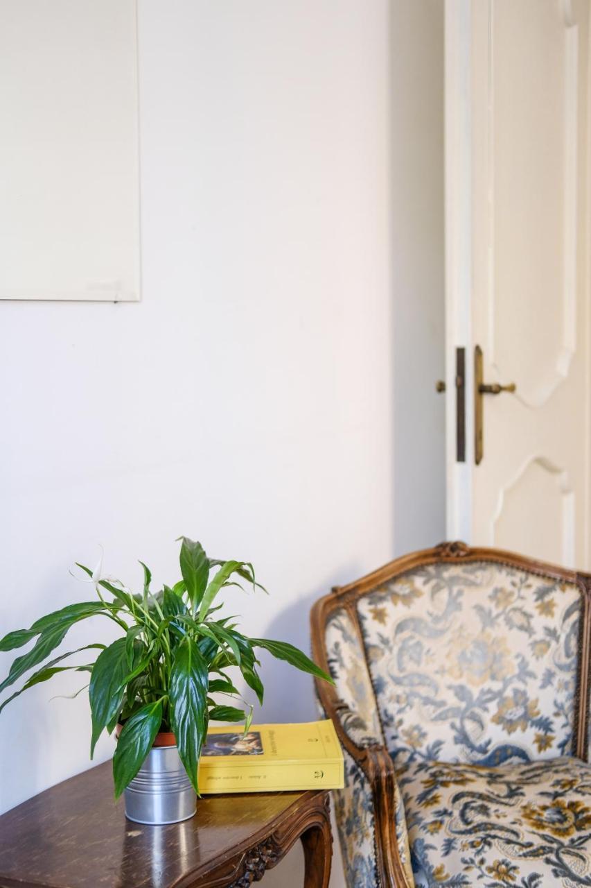Spacious Apartment With Big Terrace At Colosseum ローマ エクステリア 写真
