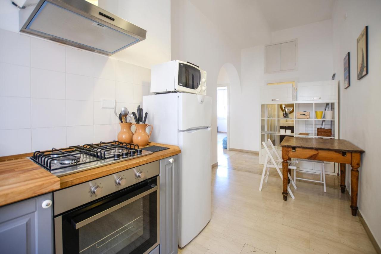 Spacious Apartment With Big Terrace At Colosseum ローマ エクステリア 写真